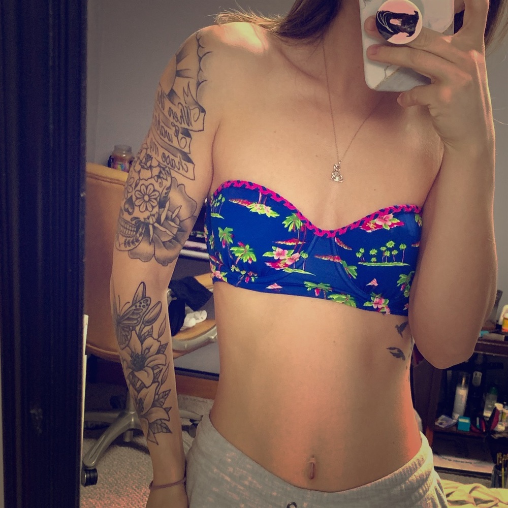 Strapless bikini top